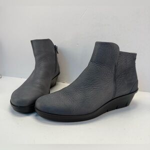 ECCO Skyler blue/gray nubuck pebbled leather wedge Ankle Booties women’s size 7